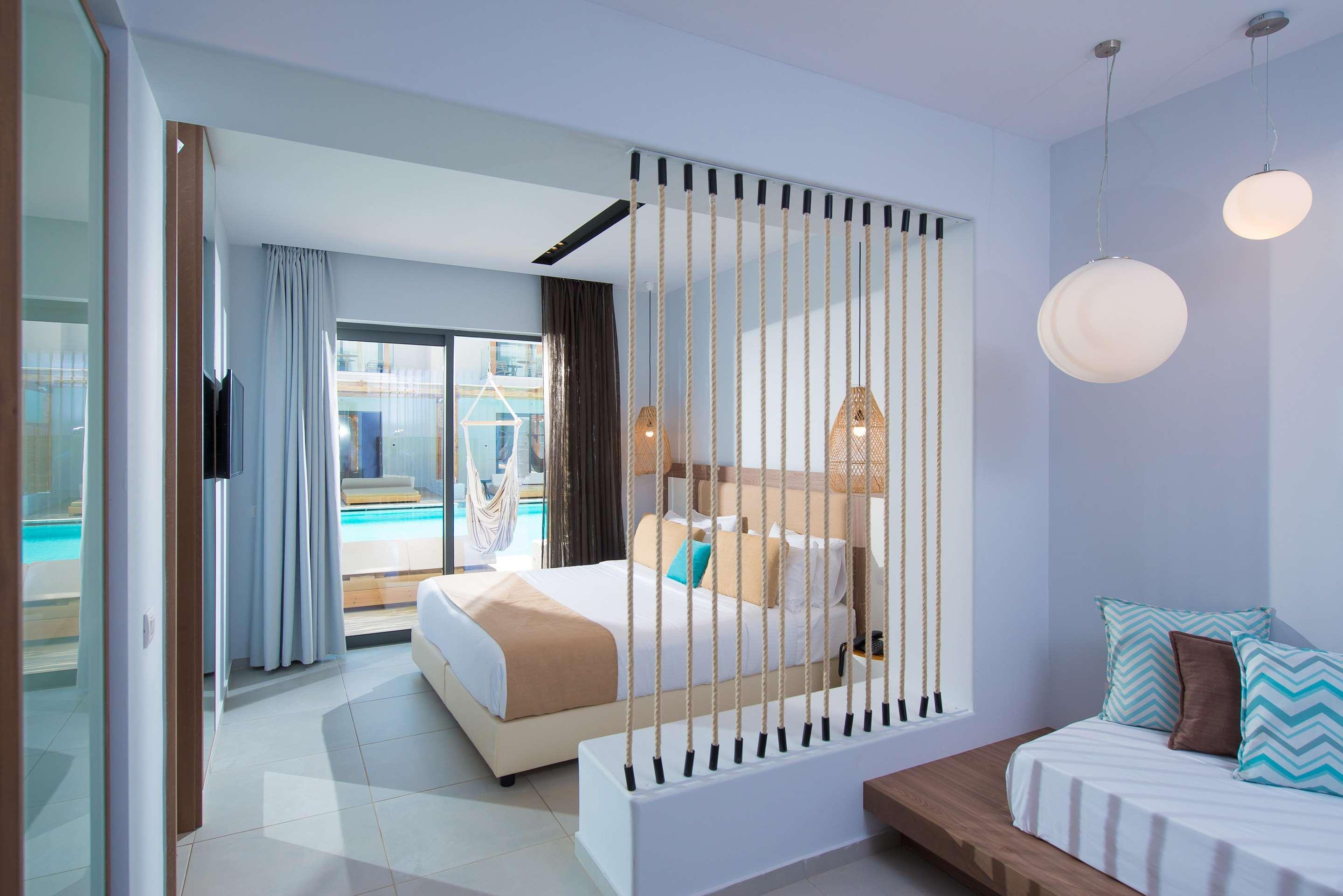 ice-4288209-0dadd9-559209 Paralos Lifestyle Beach