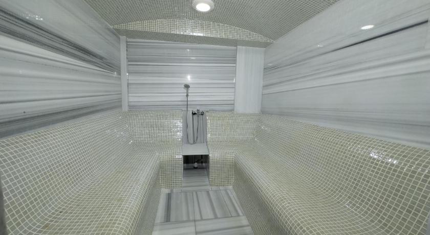 Leon Hotel Spa Ganja