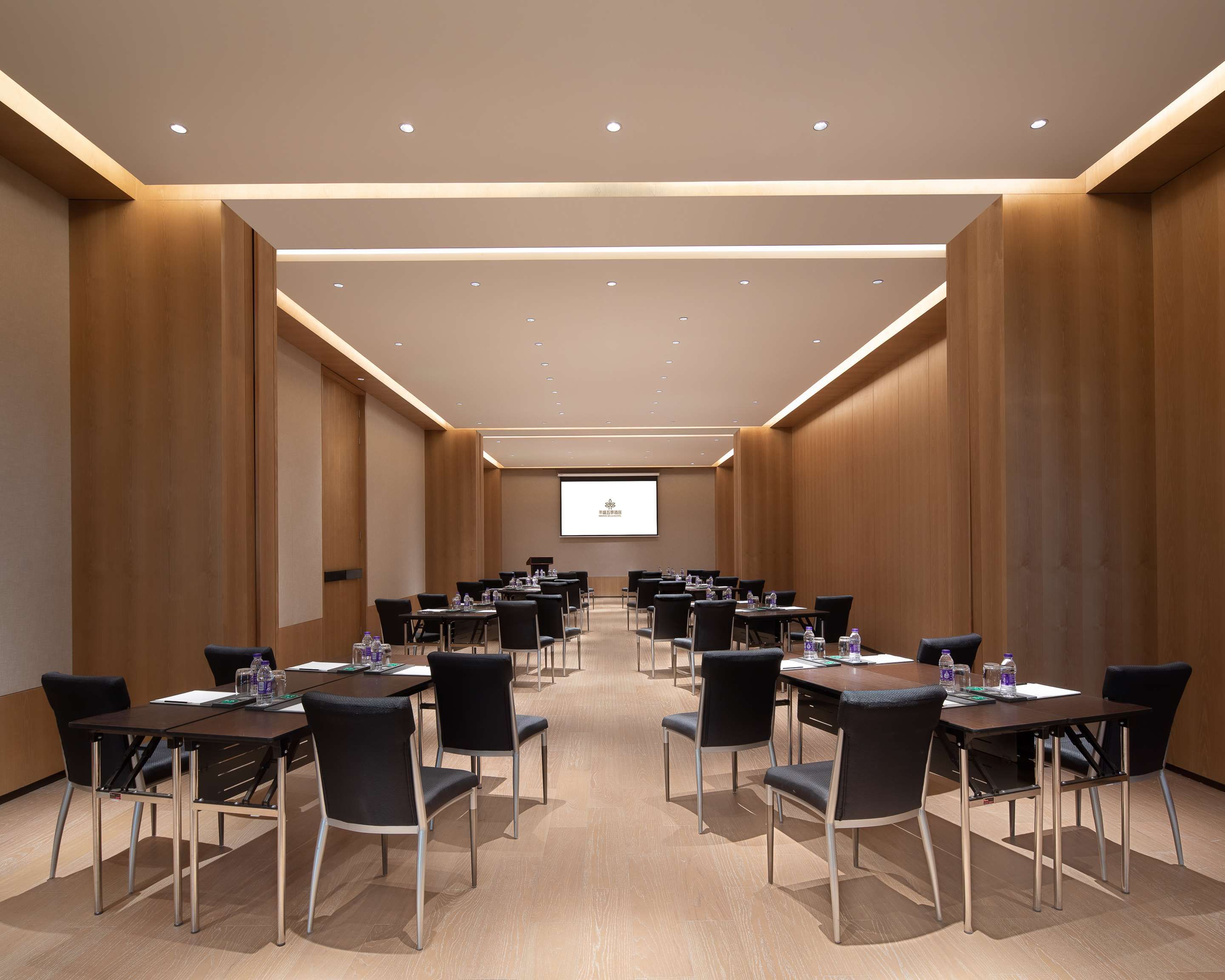 Grand Wuji Hotel, In The Unbound Collection By Hyatt