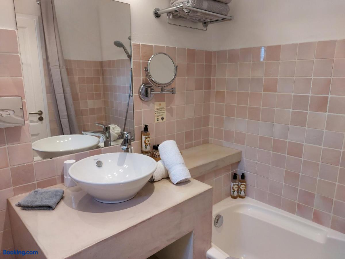booking-2146285-357073306-090242 Hotel les Bouis