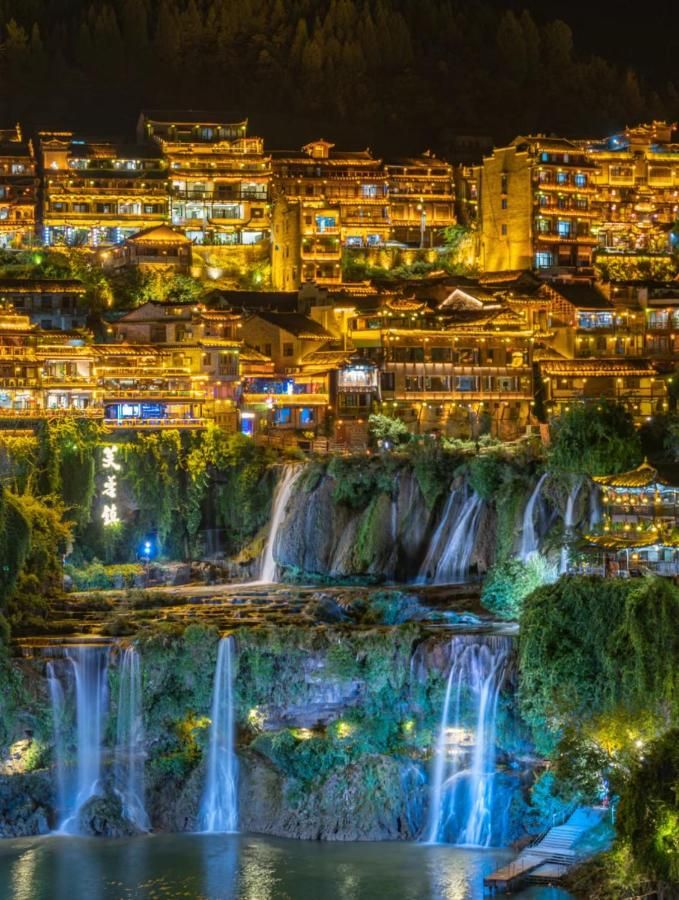 Anya Hotel -Next to Jiefang West Bar Street 2 minutes to the subway station free coffee free laundry free gym, huge windows