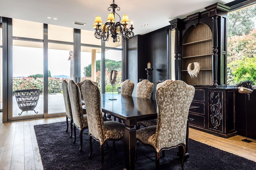 New luxury villa, sea view and St Tropez, beaches on foot Provence-Alpes-Côte d'Azur - Grimaud visuel 4/10