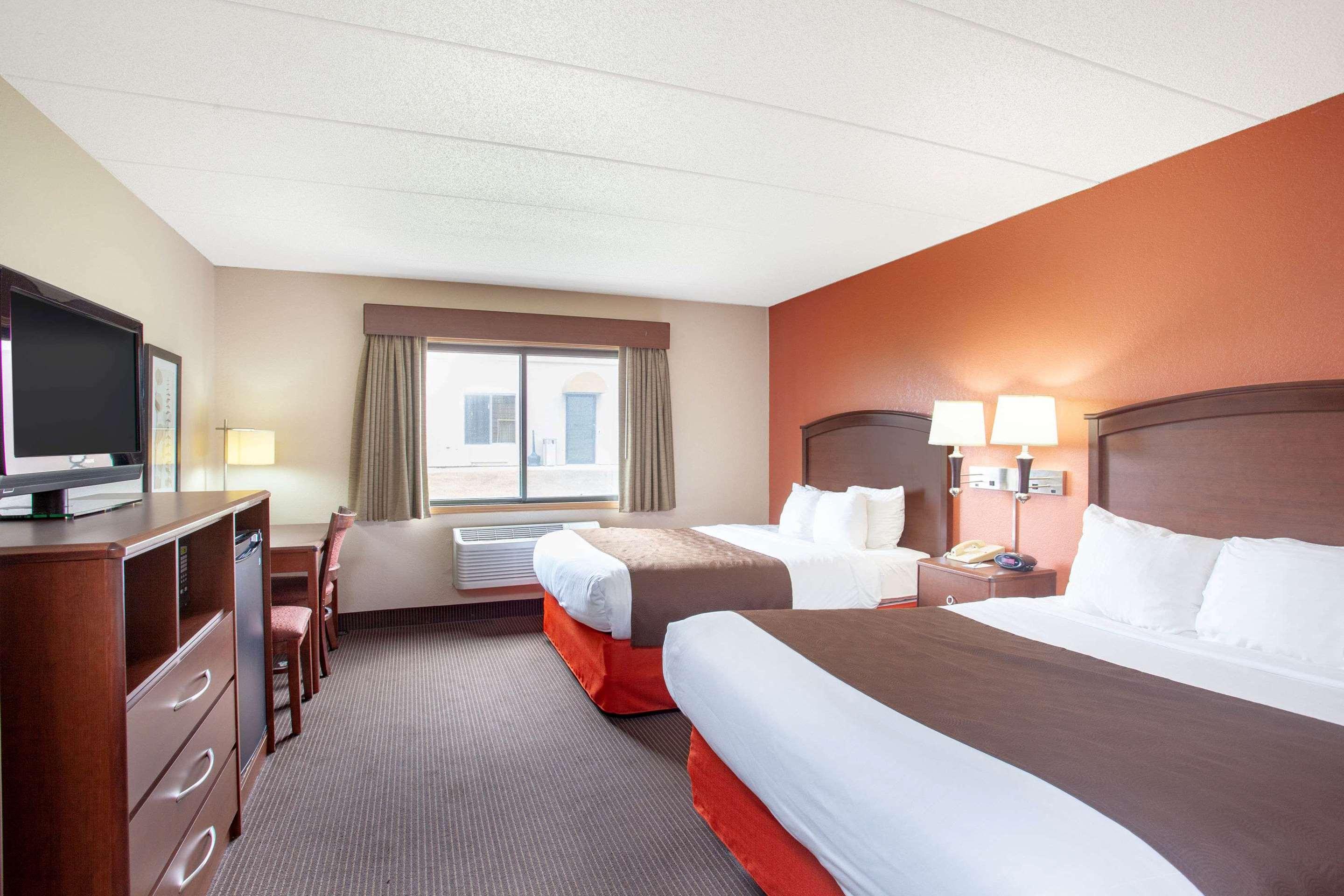 hotel rooms in albert lea mn