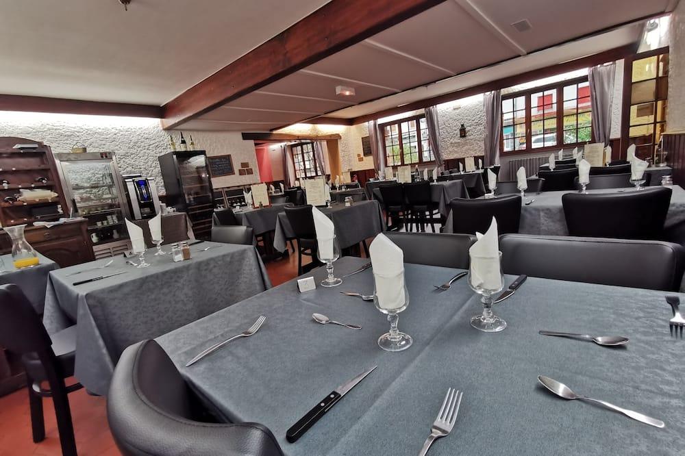 Hotel Restaurant La Vieille Ferme Auvergne - Les Ancizes-Comps visuel 3/5 Hotel Restaurant La Vieille Ferme Auvergne - Les Ancizes-Comps visuel 3/5