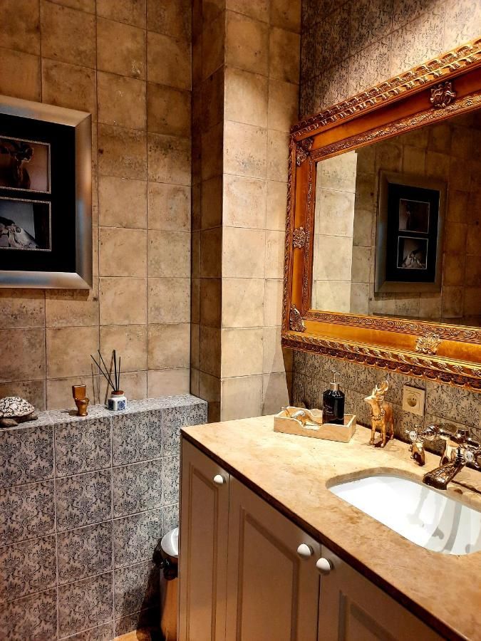 Lake & Library boutique Hotel