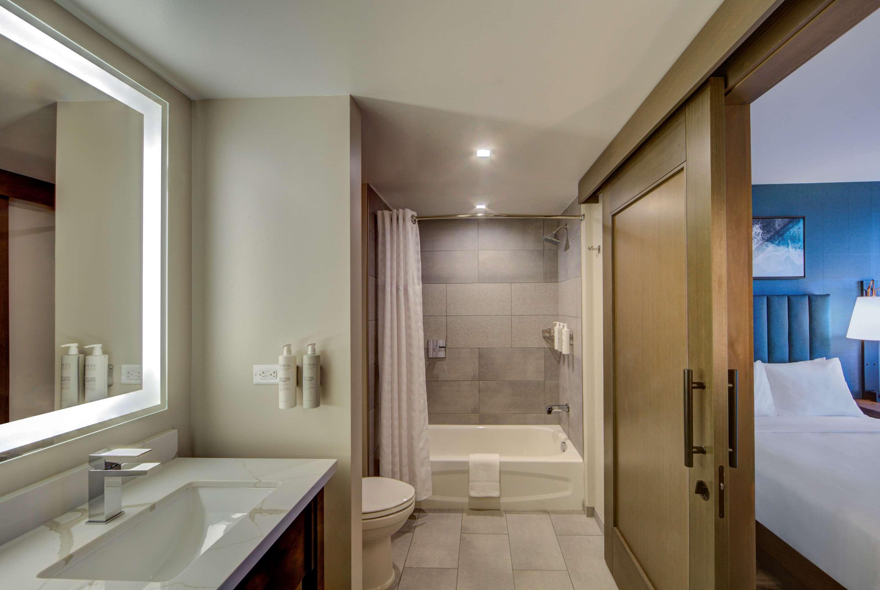 ice-8991594-104162055-818490 Embassy Suites By Hilton Virginia Beach Oceanfront Resort