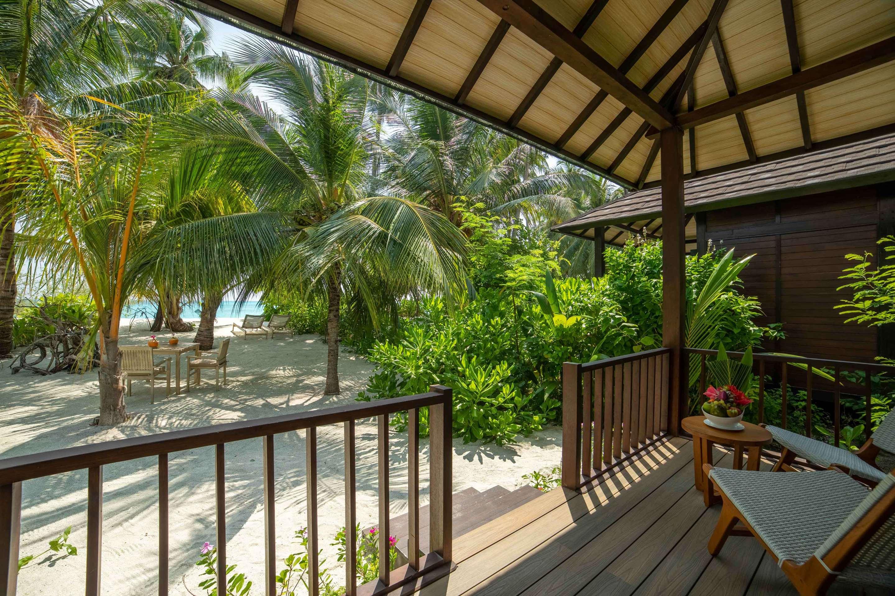 ice-1070009250-103445679-711090 Fiyavalhu Resort Maldives