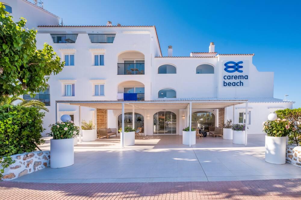 expedia_group-1072002506-219709812-249697 Fergus Style Carema Beach