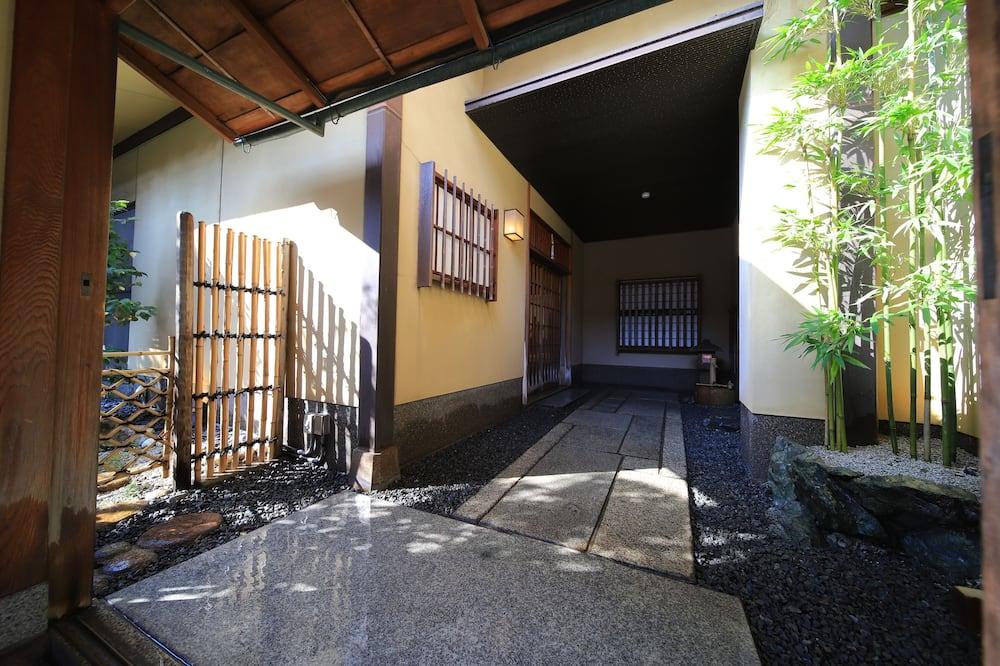 expediav2-207872-a222d5-433887 Kyoto Ryokan Sakanoue