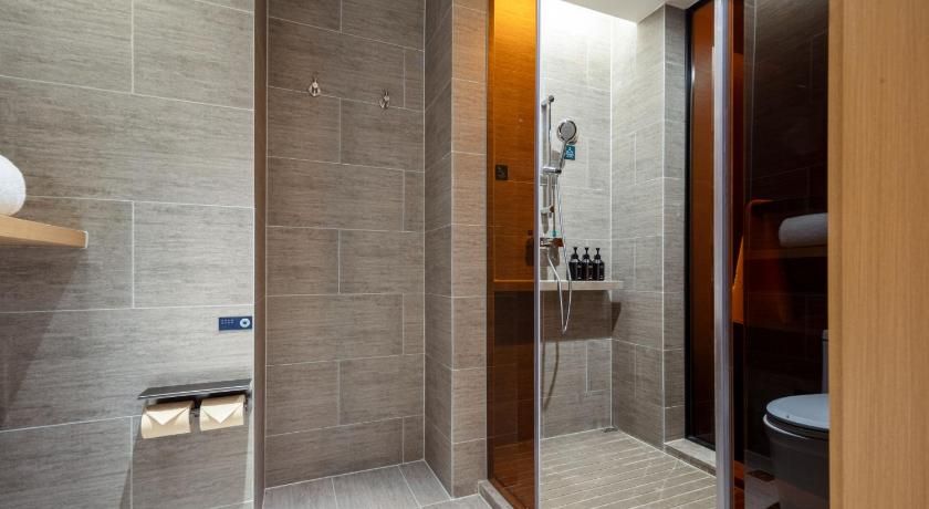 Atour Hotel Meizhou West Railway Station R&F Center