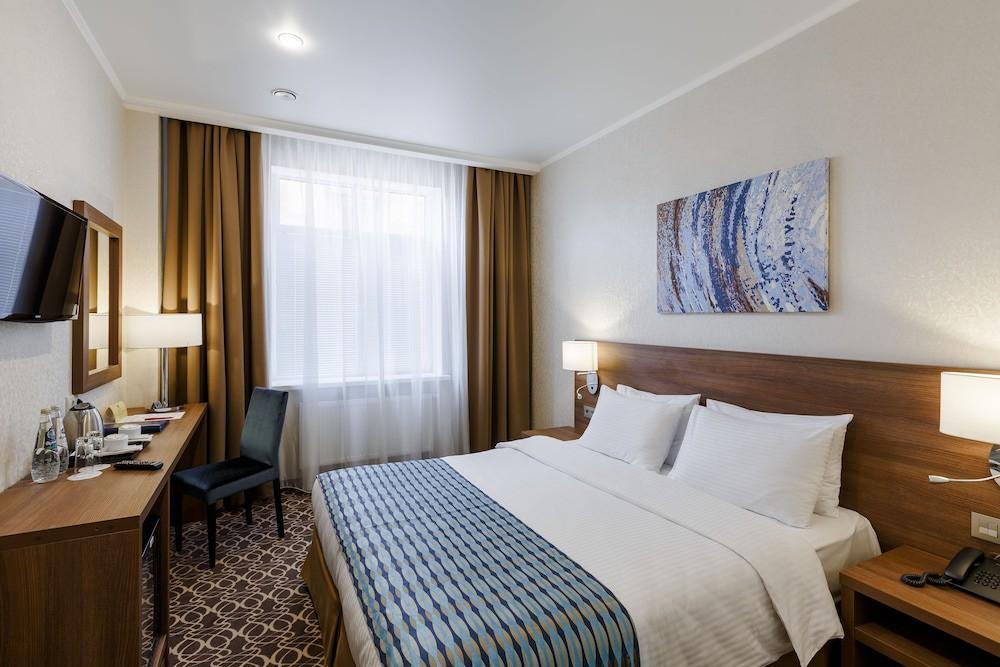 sembo-2857953-dd96b4-424198 Raymond Hotel