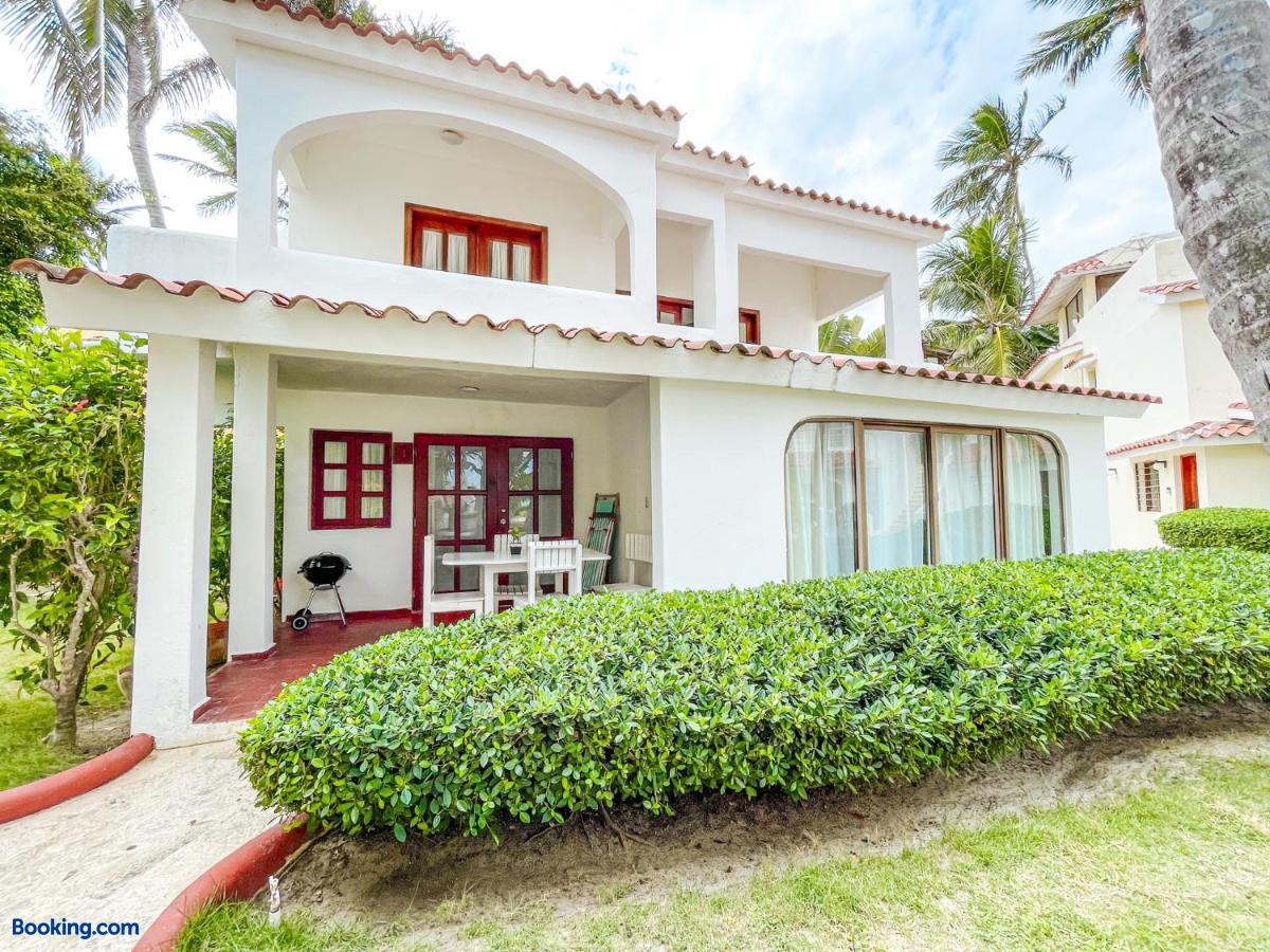 booking-10162812-640506920-036950 Bavaro Casas Beach Hotel Garden View Wifi Bbq Los Corales Beach Club & Spa