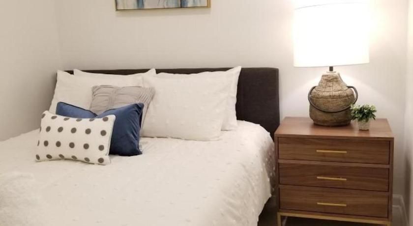 9br-Sleeps 19. Amazing Deal!!