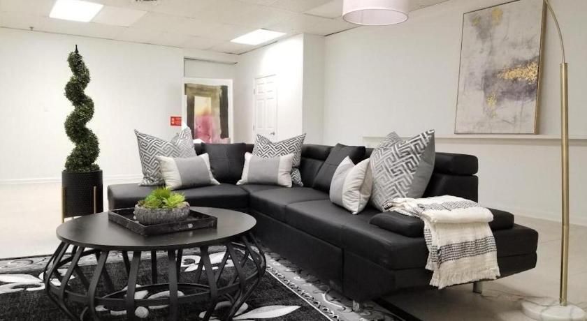 9br-Sleeps 19. Amazing Deal!!