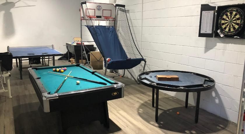 9br-Sleeps 19. Amazing Deal!!