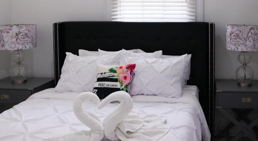 9br-Sleeps 19. Amazing Deal!!