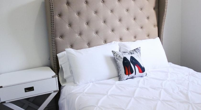 9br-Sleeps 19. Amazing Deal!!