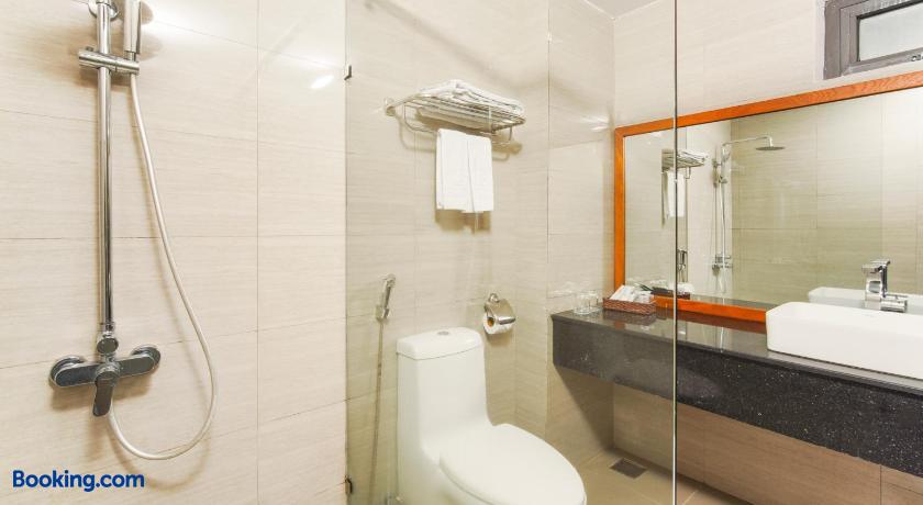 booking-1070875012-528065228-364443 Golden Sun Apartment by New Sky Travel