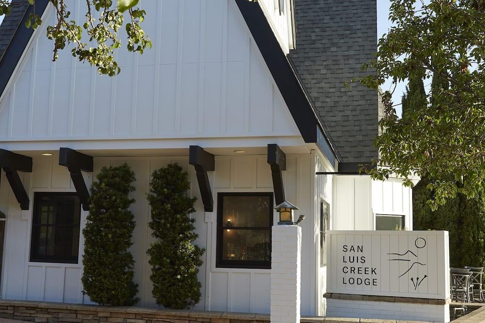 San Luis Creek Lodge