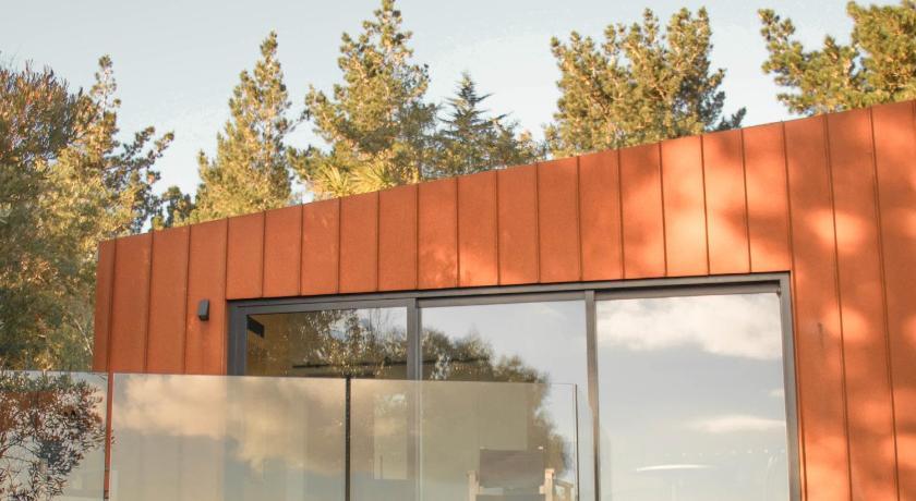 Tussock Hill Vineyard Retreats