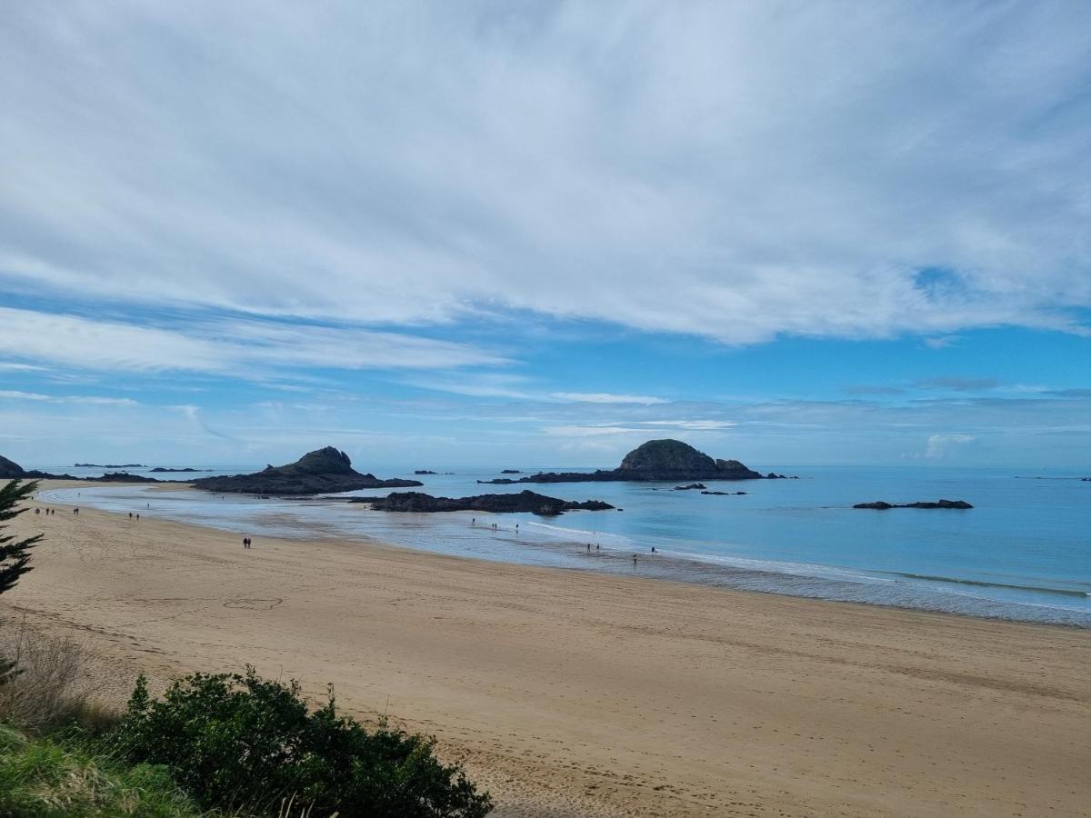 Maison 5 Chambres Le Séjour Familiale Sur Le Côte D'émeraude 5 Min Du Centre Ville Ressourcez Vous Bretagne - Dinard visuel 4/5 Maison 5 Chambres Le Séjour Familiale Sur Le Côte D'émeraude 5 Min Du Centre Ville Ressourcez Vous Bretagne - Dinard visuel 4/5