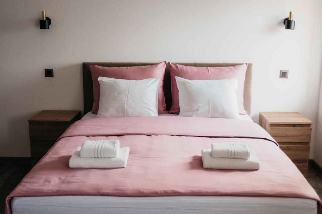 Pansion Mihića dvori