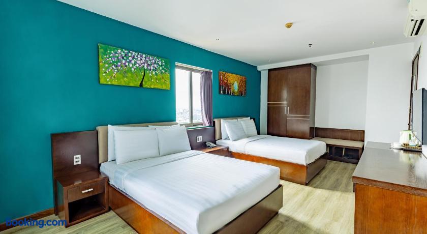 booking-1070875012-528065239-391857 Golden Sun Apartment by New Sky Travel
