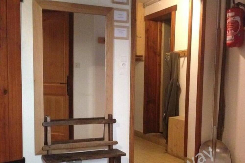 La Clusaz Beautiful family cottage, conveniently located next to the runway - 12 pers - Rhône-Alpes - La Clusaz visuel 1/3 La Clusaz Beautiful family cottage, conveniently located next to the runway - 12 pers - Rhône-Alpes - La Clusaz visuel 1/3