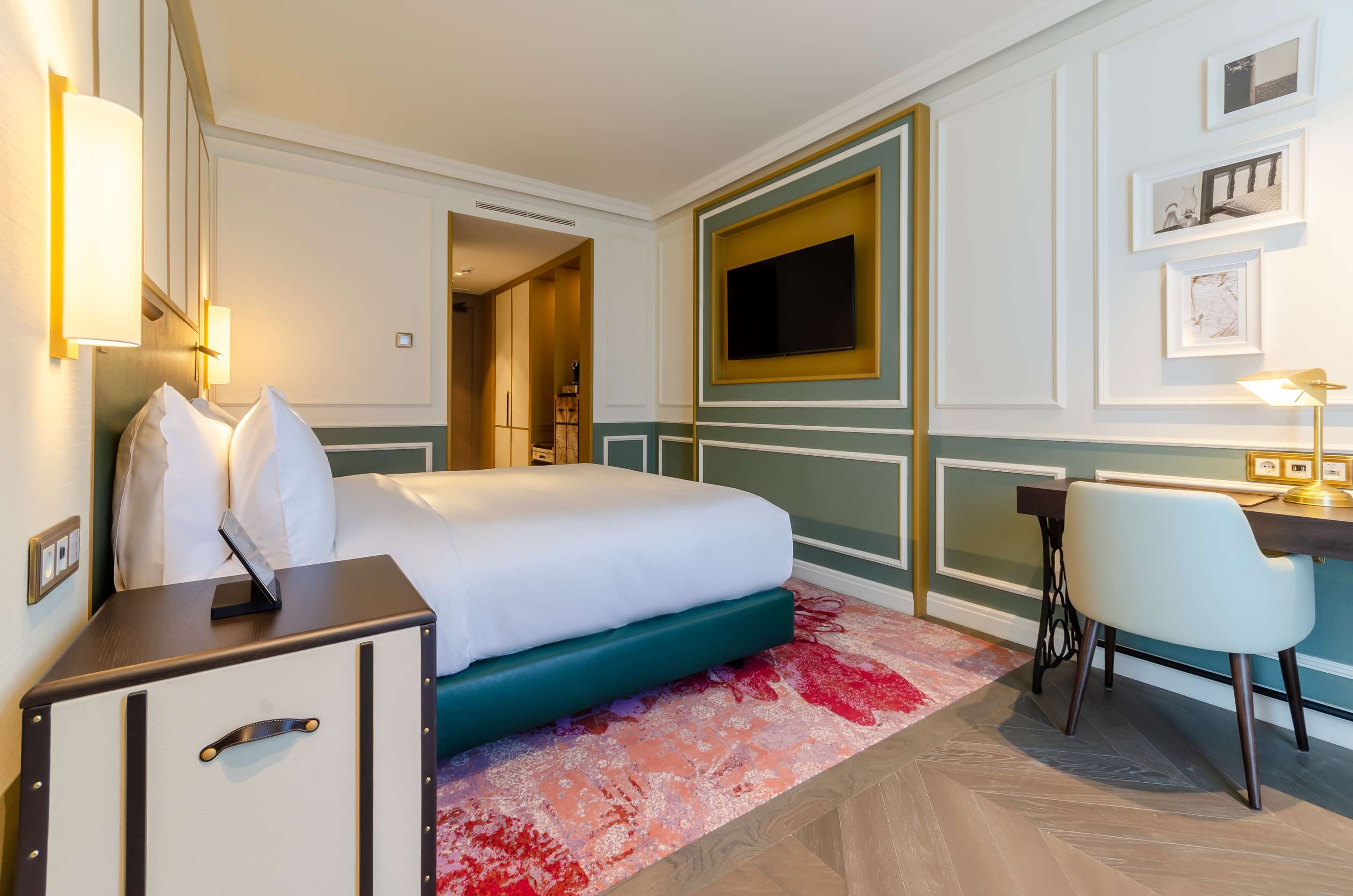 The Emerald House Lisbon, Curio Collection by Hilton
