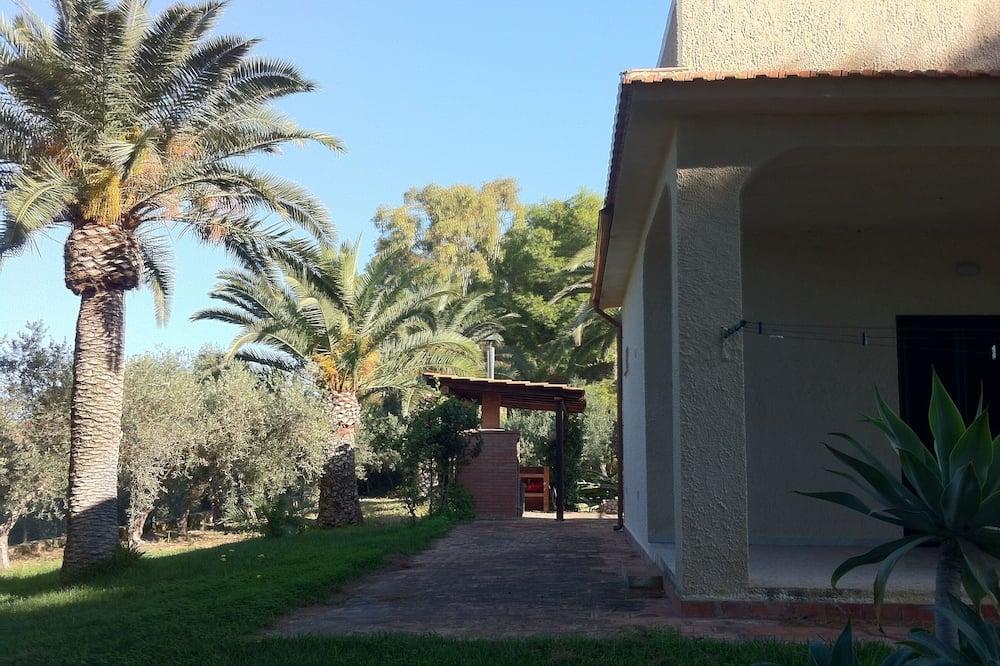 Villa Polimnia sleeps 8. There are 4 bedrooms, two bathrooms and terraces. Sicilië - Menfi visuel 2/5 Villa Polimnia sleeps 8. There are 4 bedrooms, two bathrooms and terraces. Sicilië - Menfi visuel 2/5