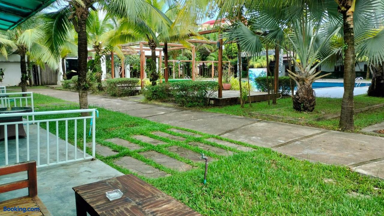 booking-2256125-493098507-565459 Twin Palms Resort