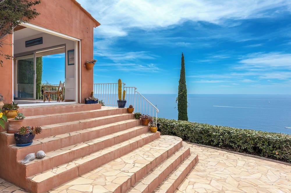 Charming Family Villa with Spectacular View Provence-Alpes-Côte d'Azur - Saint-Raphaël visuel 4/5 Charming Family Villa with Spectacular View Provence-Alpes-Côte d'Azur - Saint-Raphaël visuel 4/5