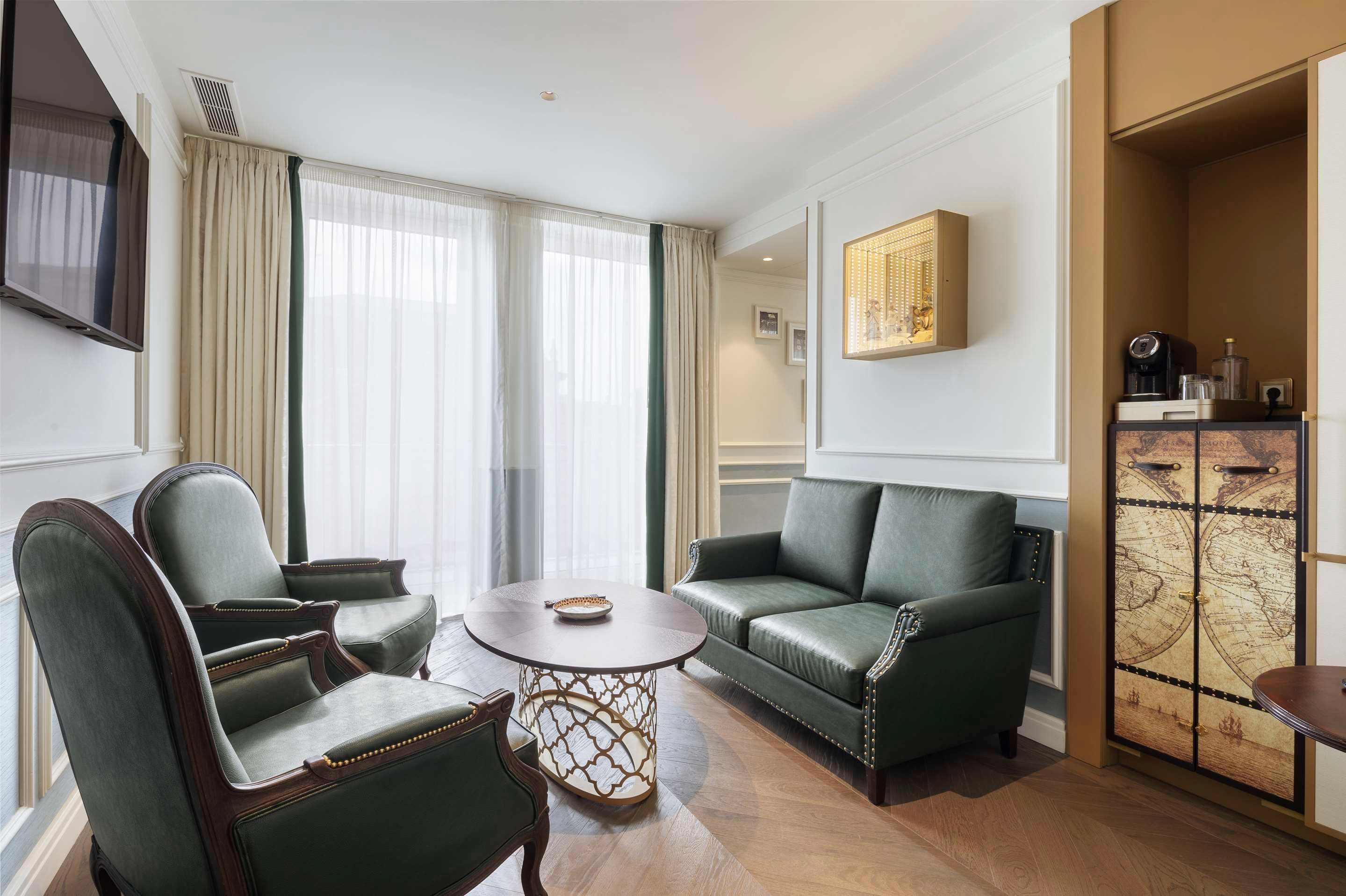 The Emerald House Lisbon, Curio Collection by Hilton