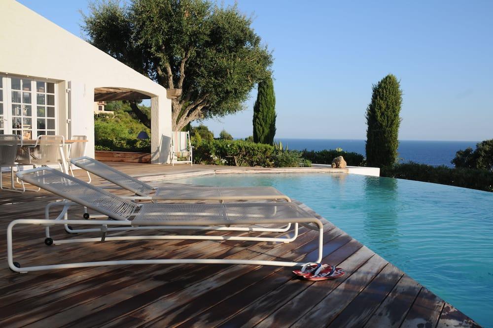 Villa With An Exceptional View Of The Sea And The Bay Of Agay Provence-Alpes-Côte d'Azur - Saint-Raphaël visuel 5/5 Villa With An Exceptional View Of The Sea And The Bay Of Agay Provence-Alpes-Côte d'Azur - Saint-Raphaël visuel 5/5