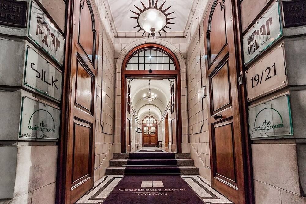 Courthouse Hotel London