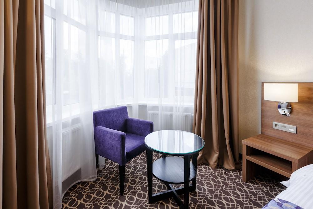 sembo-2857953-21fb69-730499 Raymond Hotel