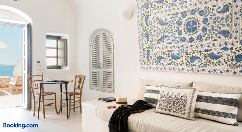 booking-1070793944-483402976-366803 Armenaki Santorini