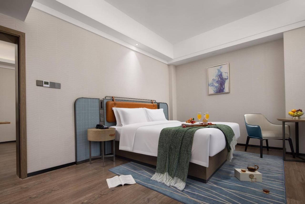 Anya Hotel -Next to Jiefang West Bar Street 2 minutes to the subway station free coffee free laundry free gym, huge windows