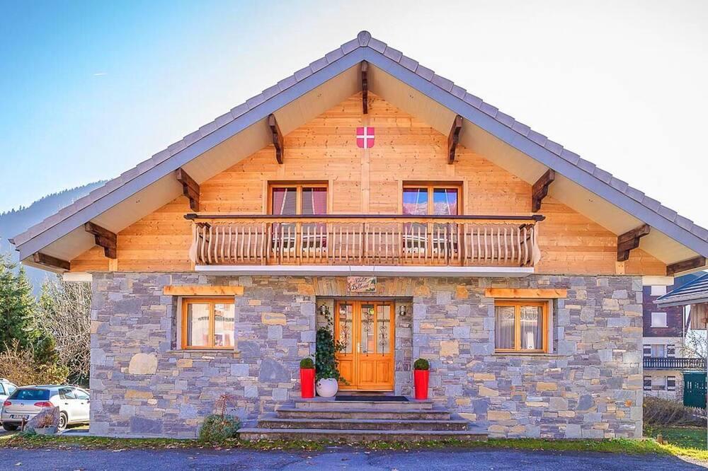 Chalet, resort center, view mountain, sauna, terrace, balcony, fireplace or stove, parking, tv Rhône-Alpes - La Chapelle-d'Abondance visuel 2/5 Chalet, resort center, view mountain, sauna, terrace, balcony, fireplace or stove, parking, tv Rhône-Alpes - La Chapelle-d'Abondance visuel 2/5