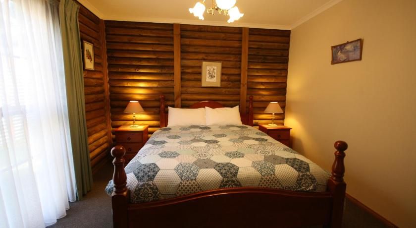 Halls Gap Log Cabins