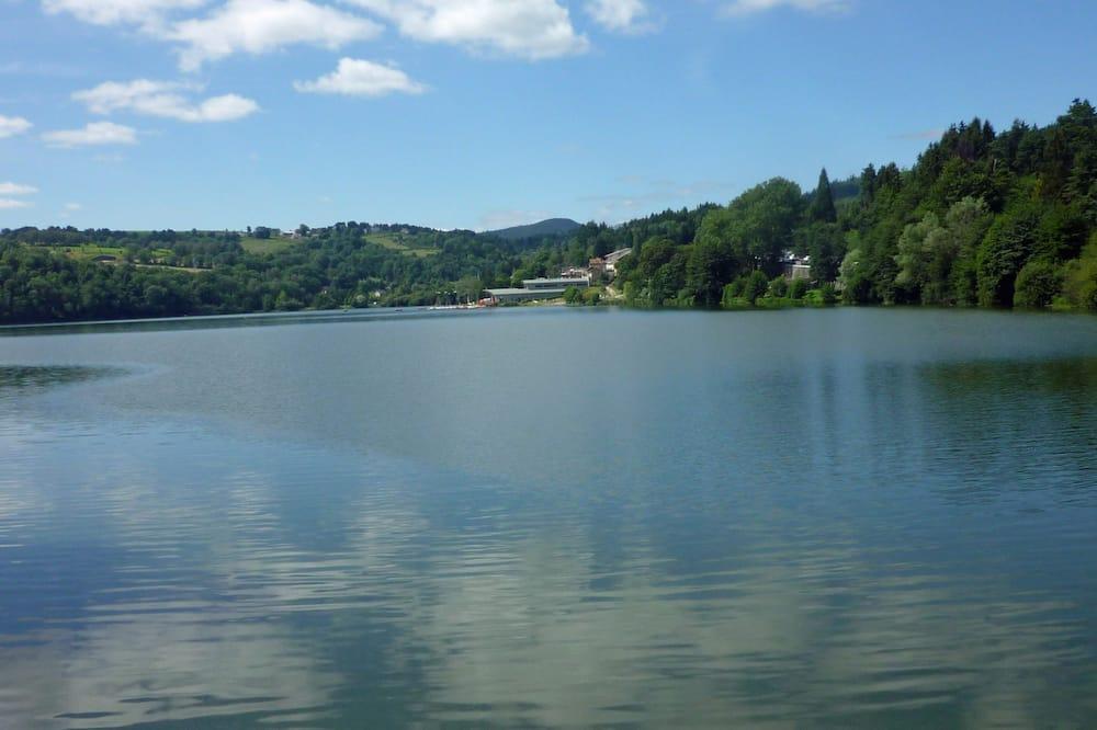 Charming 50's villa with large garden, breathtaking lake view Auvergne - Aydat visuel 2/5 Charming 50's villa with large garden, breathtaking lake view Auvergne - Aydat visuel 2/5