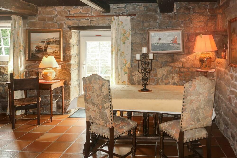Nice apartment in villa for 4 guests with terrace, pets allowed and parking Bretagne - Pont-l'Abbé visuel 3/5 Nice apartment in villa for 4 guests with terrace, pets allowed and parking Bretagne - Pont-l'Abbé visuel 3/5