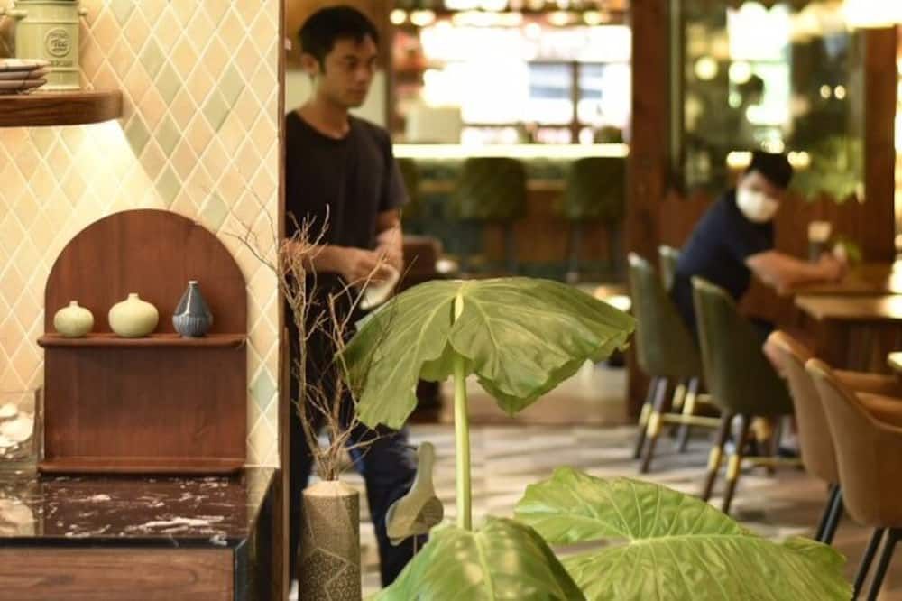 karaarom hotel
