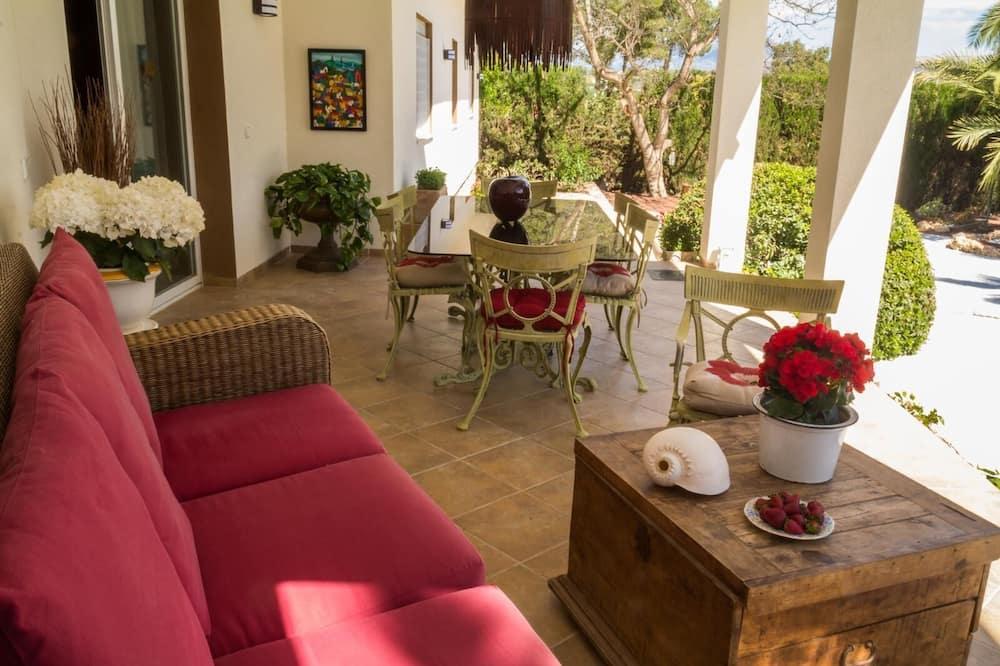 Large Villa In Albir, Between Benidorm And Altea With Private Pool Kust van Valencia - Alfaz del Pi visuel 4/5 Large Villa In Albir, Between Benidorm And Altea With Private Pool Kust van Valencia - Alfaz del Pi visuel 4/5