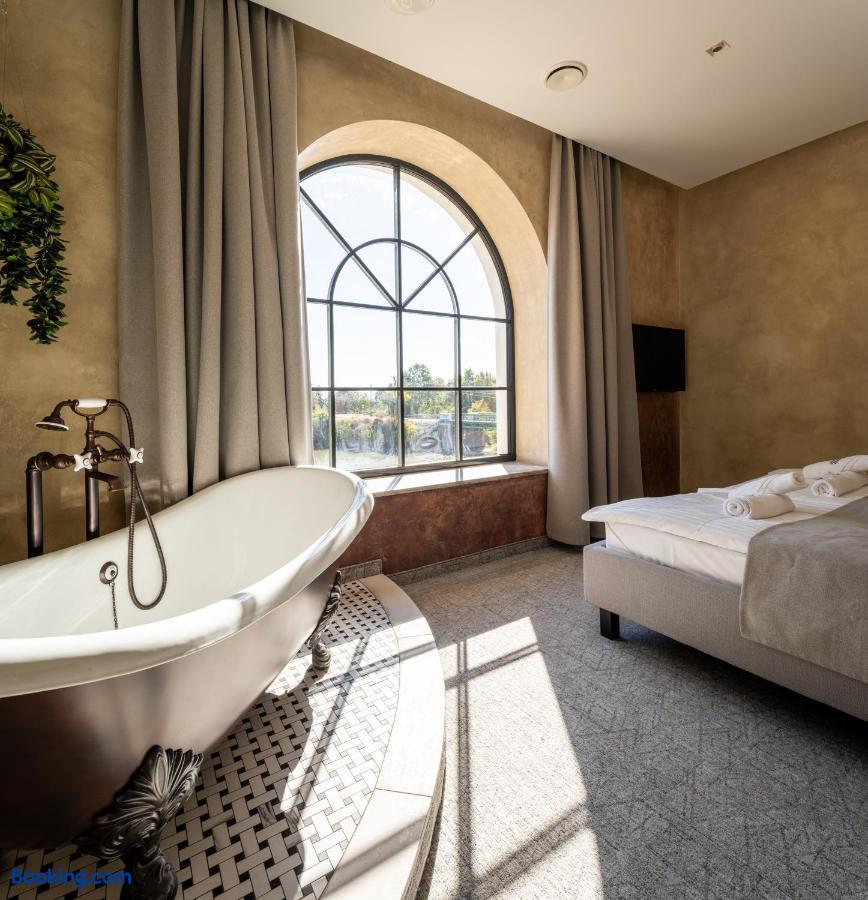 booking-1071097629-631138987-892488 Bordur Wellness Hotel és Szonyegmúzeum