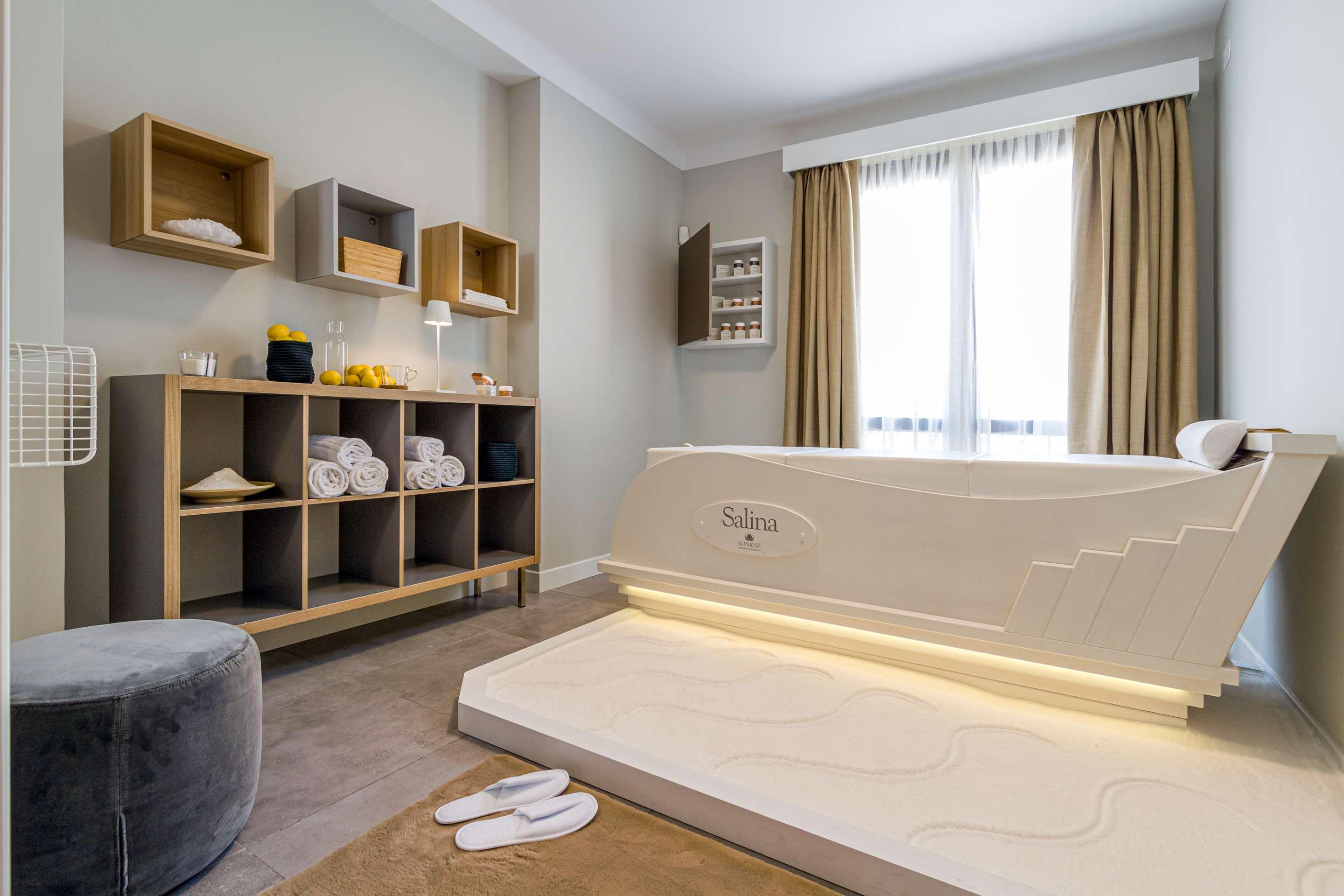 ice-145768-72658022_3XL-896381 Seawater Hotels & Medical Spa