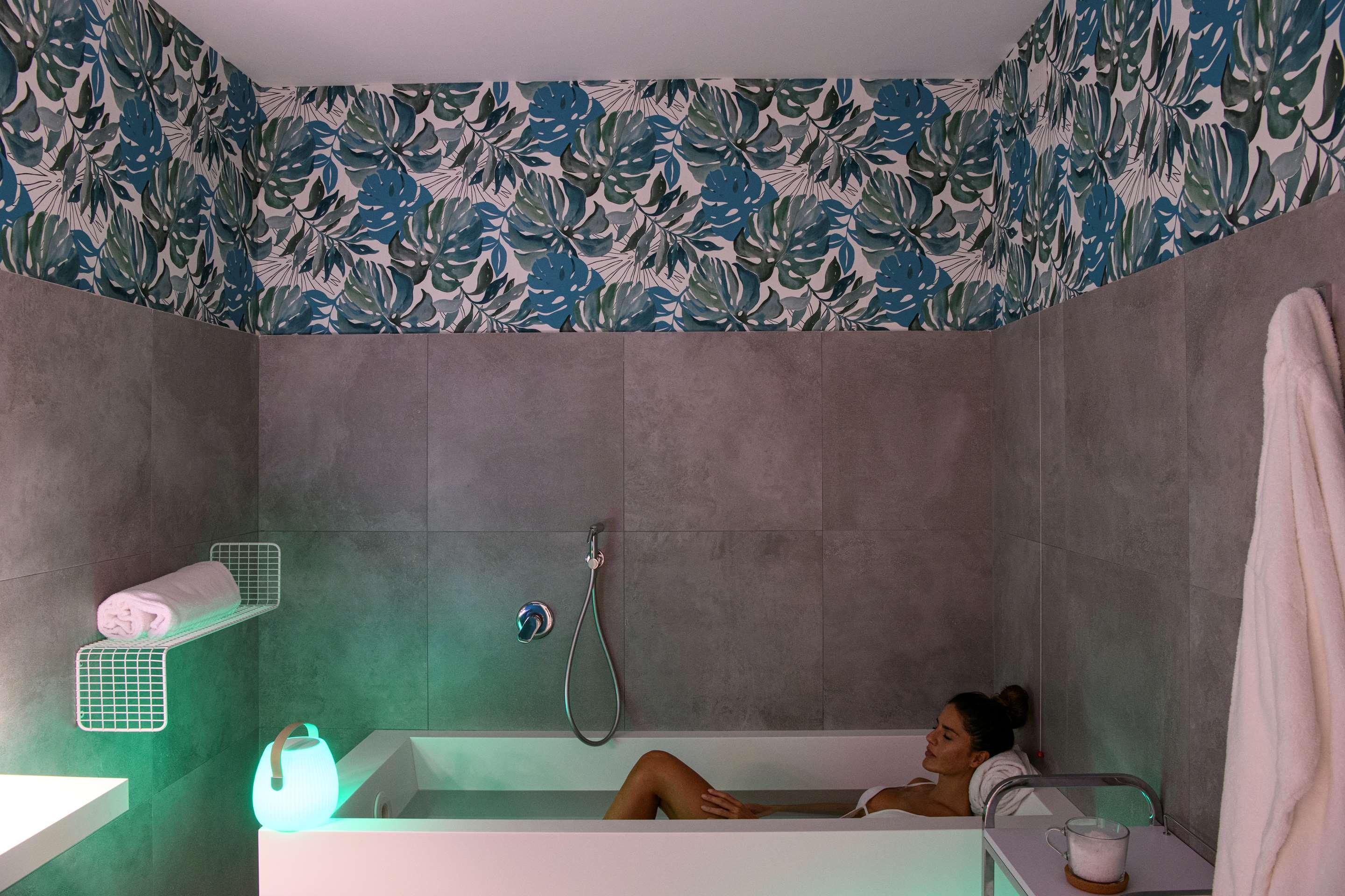 ice-145768-72658046_3XL-285717 Seawater Hotels & Medical Spa