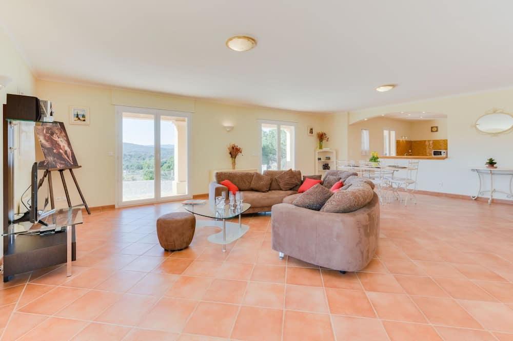 Wonderful private villa with A/C, WIFI, private pool, TV, terrace, pets allowed and parking Provence-Alpes-Côte d'Azur - La Croix-Valmer visuel 2/5 Wonderful private villa with A/C, WIFI, private pool, TV, terrace, pets allowed and parking Provence-Alpes-Côte d'Azur - La Croix-Valmer visuel 2/5