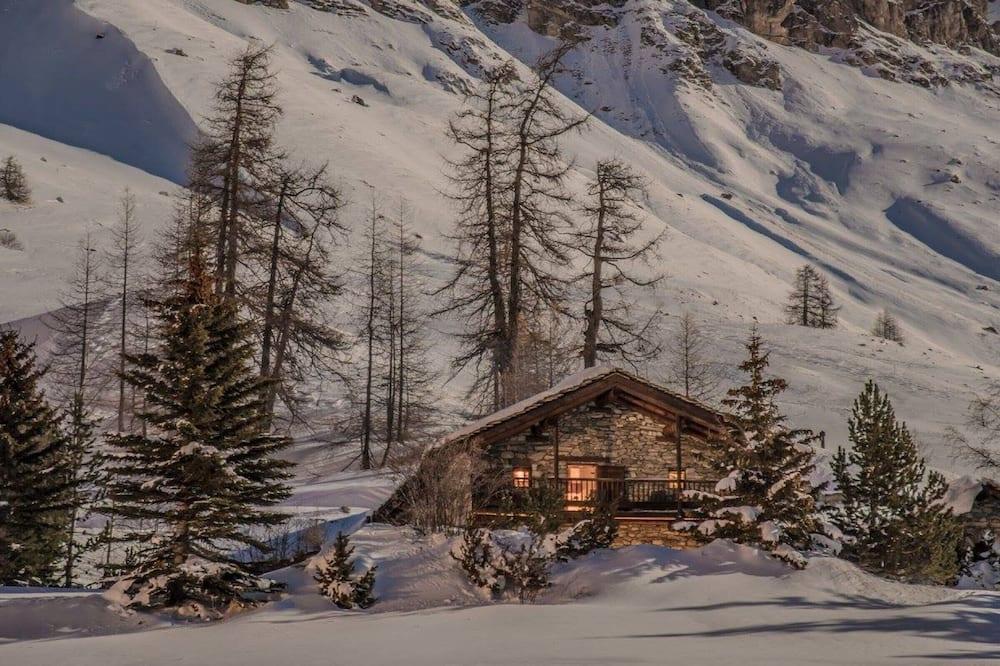 Chalet Val-d'Isère, 5 bedrooms, 12 persons Rhône-Alpes - Val-d'Isère visuel 2/5 Chalet Val-d'Isère, 5 bedrooms, 12 persons Rhône-Alpes - Val-d'Isère visuel 2/5