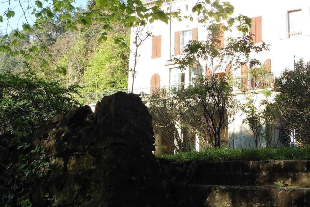 Large family house sleeps 16 in the heart of a beautiful medieval village Languedoc-Roussillon - Génolhac visuel 3/5 Large family house sleeps 16 in the heart of a beautiful medieval village Languedoc-Roussillon - Génolhac visuel 3/5
